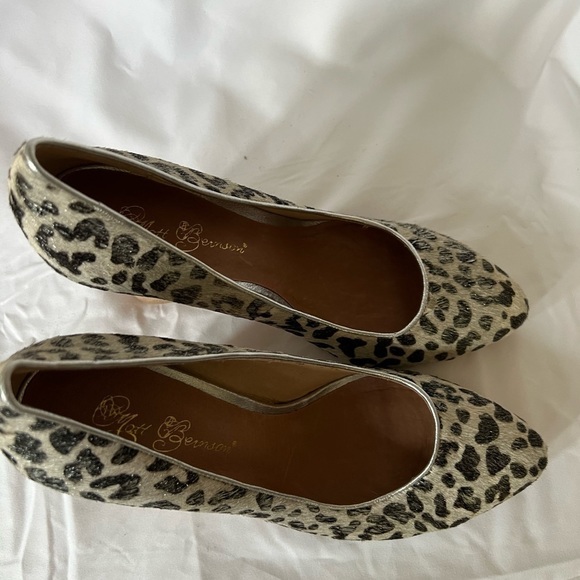 MATT Bernson, stacked heel shoes. Brand new, size 8.5, black and white c… - Picture 2 of 5